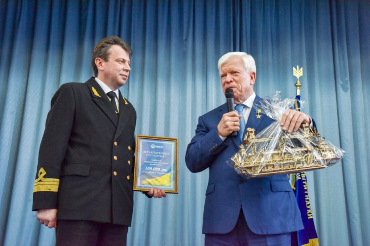 Василь Зеленчук подякував педагогічному колективу ХДМА за високий професіоналізм