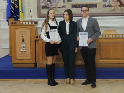 Херсонский 11-классник получил президентскую стипендию за биомеханическую руку