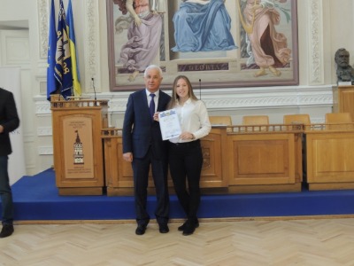 Херсонский 11-классник получил президентскую стипендию за биомеханическую руку